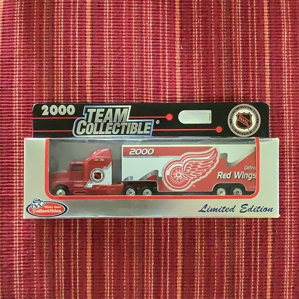 Detroit Red Wings 2000 Semi Truck With Trailer - White Rose Collectibles Limited